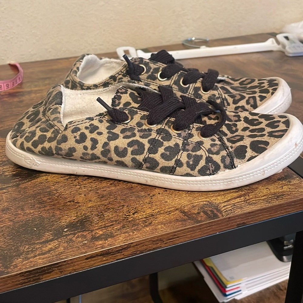So memory foam animal print shoe